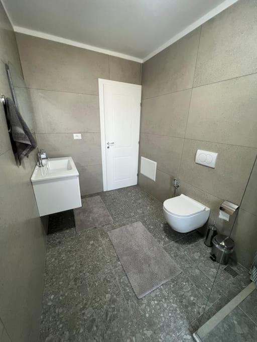 Modern Apt Near City Centre Szkodra Zewnętrze zdjęcie